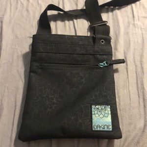 Dakine crossbody purse